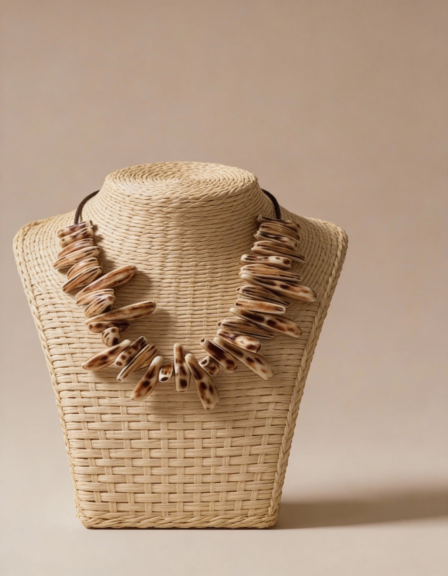 Colar Essência Tribal resina premium